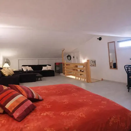 Bleu Comme Un Jardin - Private Swimming Pool & Jacuzzi Apartment Les Mees