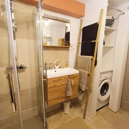 Bleu Comme Un Jardin - Private Swimming Pool & Jacuzzi Apartment Les Mees