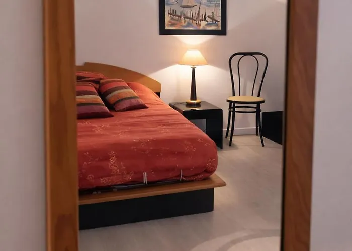 Bleu Comme Un Jardin - Private Swimming Pool & Jacuzzi Apartment *