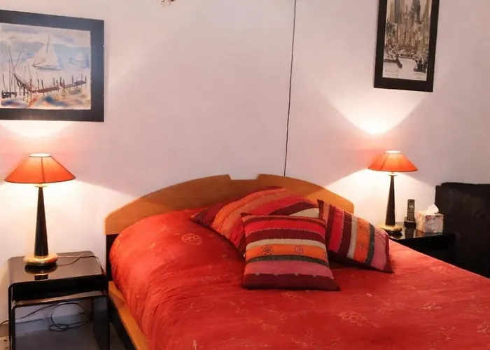 Bleu Comme Un Jardin - Private Swimming Pool & Jacuzzi Apartment