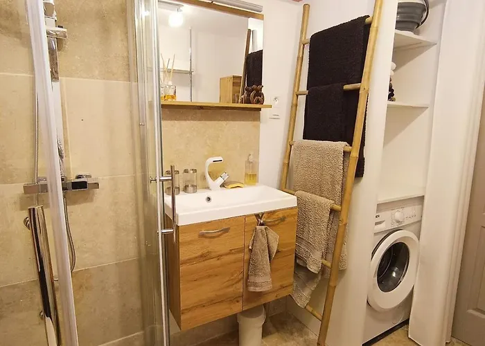 Bleu Comme Un Jardin - Private Swimming Pool & Jacuzzi Apartment Les Mees