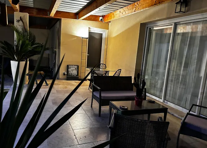 Bleu Comme Un Jardin - Private Swimming Pool & Jacuzzi Apartment Les Mees